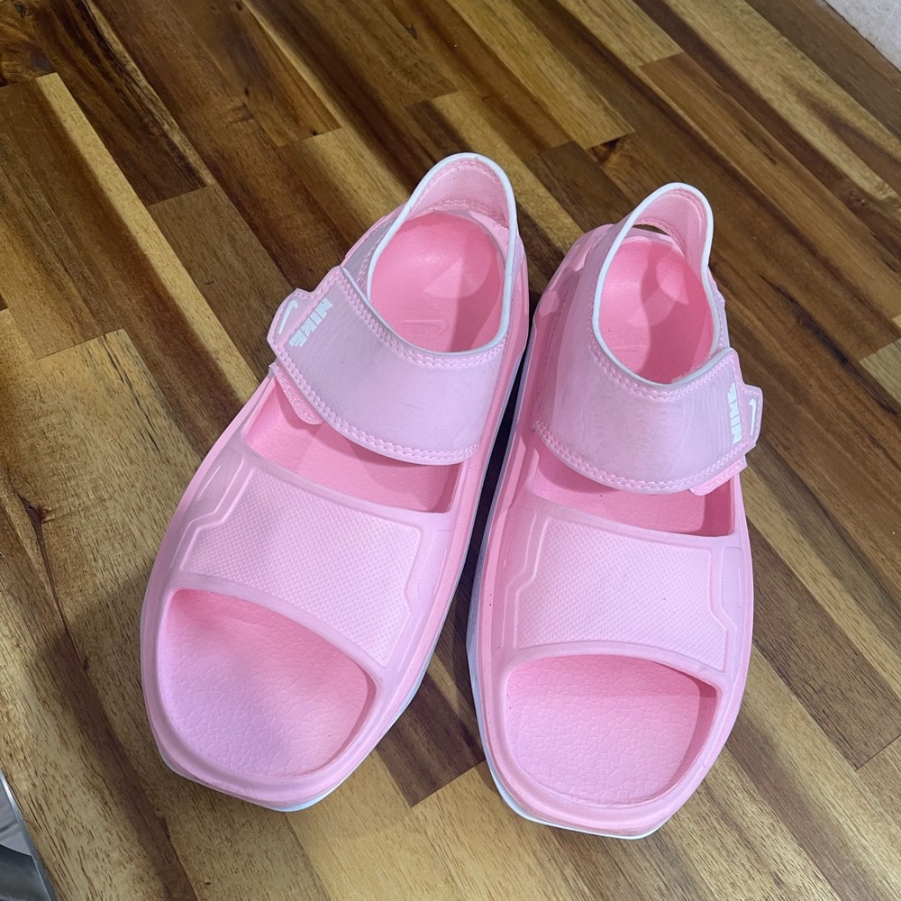 Nike Playscape sandals pink size 4